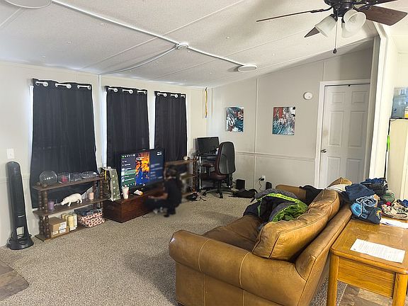 5th image of 26 Camelot Dr
