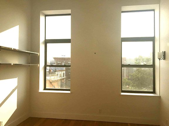 3rd image of 949 Willoughby Ave #2L929Z