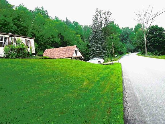 Exterior Neighborhood (street photo)