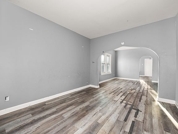 5th image of 522 Douglas Ave