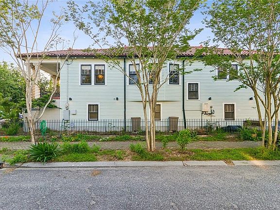5th image of 3201 Desoto St