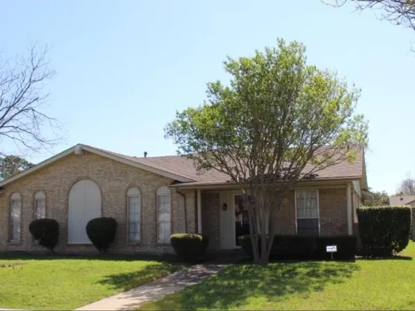 518 Colonial Dr, Garland, TX 75043