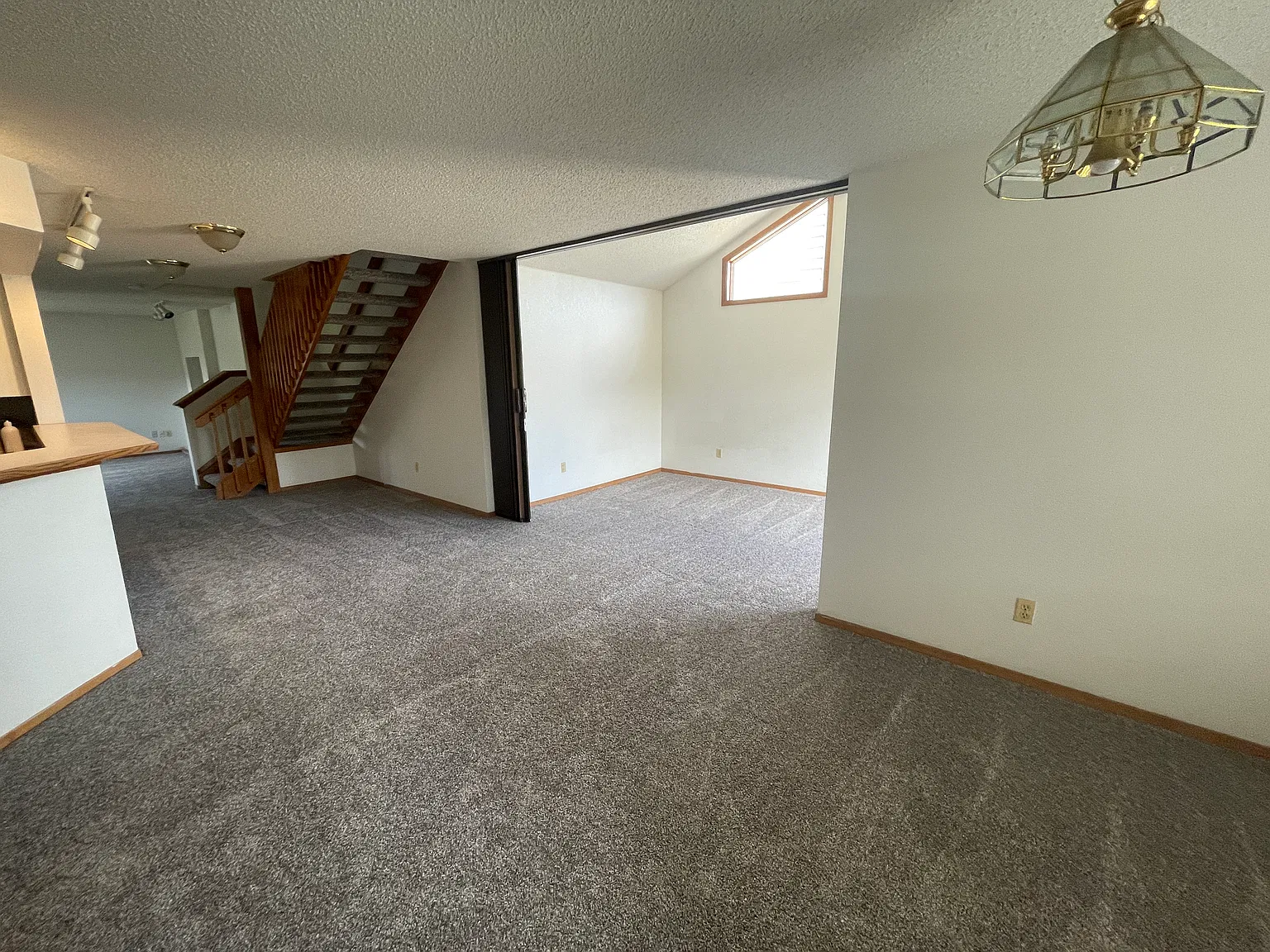 3 bed, 2.5 bath, 1832 sqft, $4,200 — Photo 2
