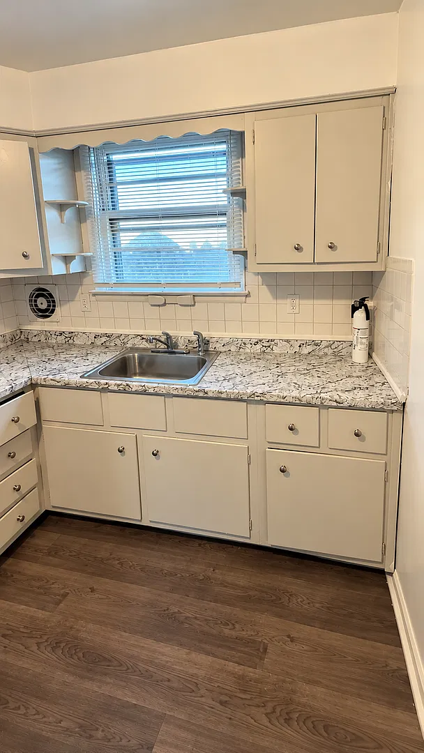 110 Chester Avenue — Photo 3