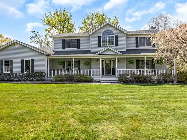 6 Hermitage St, Wading River, NY 11792