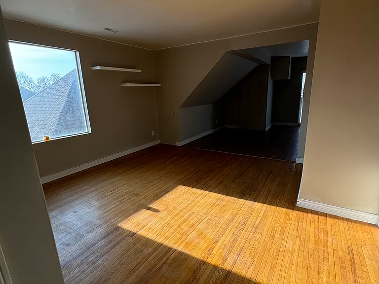 348 Gladstone Ave #3 — Photo 6