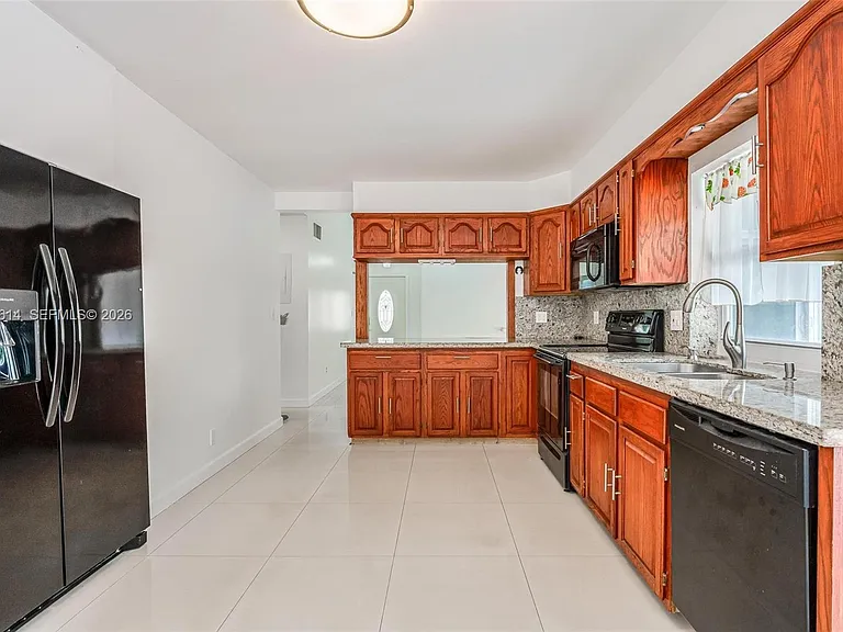 8250 SW 3rd Pl — Photo 9