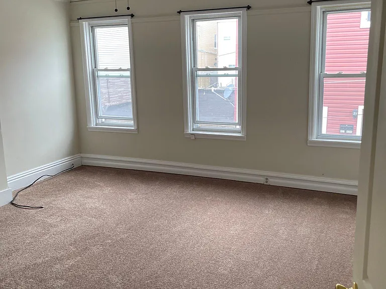 624 Edmond St — Photo 10