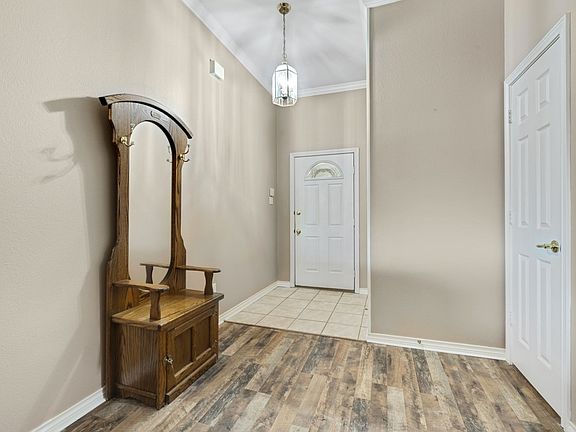 4th image of 135 Honeysuckle Dr