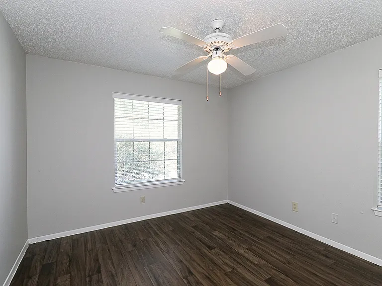 City Crest Apartments — Photo 115