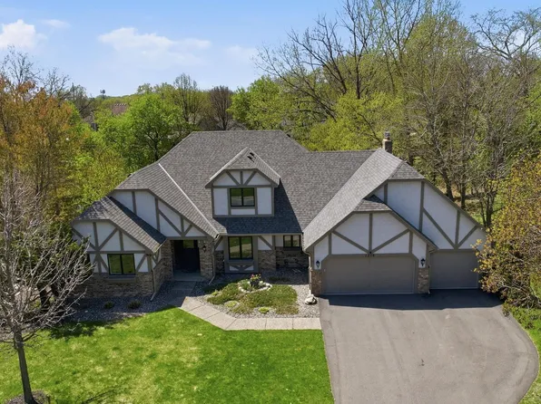 1316 Summit Oaks Dr, Burnsville, MN 55337