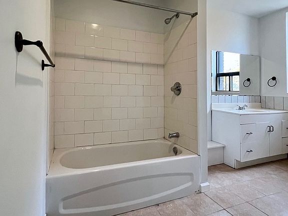 4th image of 871 Janette Ave #203