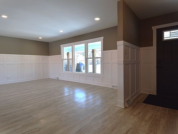5th image of 17141 Everett Ave