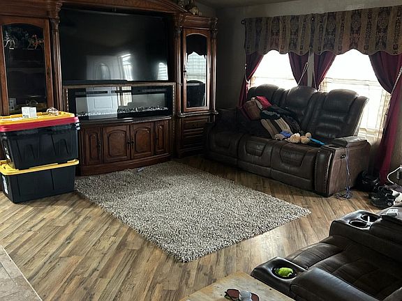 4th image of 430 Eagles Nest Rd