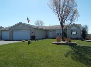118 Autumnwood Ln, Davis Junction, IL 61020