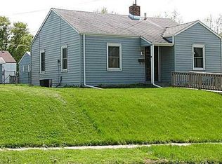 805 N 5th Ave W, Newton, IA 50208