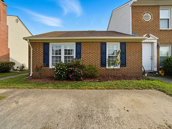 2nd image of 5106 Radcliff Cir #1