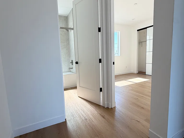 16102 Leadwell St — Photo 12
