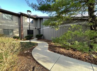 2S531 Emerald Green Dr UNIT C, Warrenville, IL 60555
