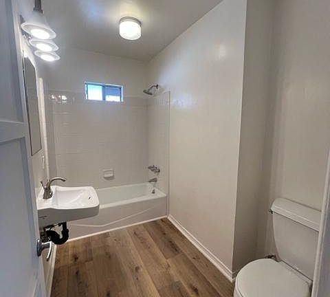 4th image of 4415 1/2 Woodman Ave #4415-1/2