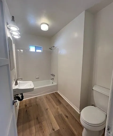 4415 1/2 Woodman Ave #4415-1/2 — Photo 4