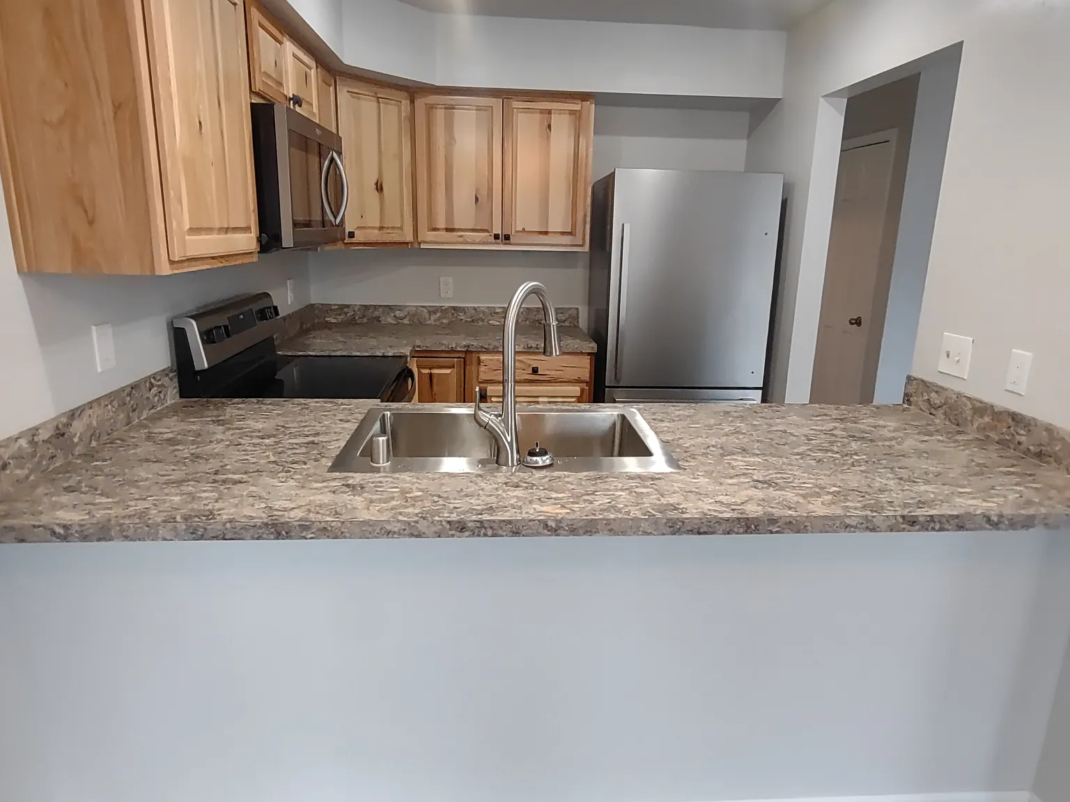 3 bed, 1400 sqft, $2,150 — Photo 2