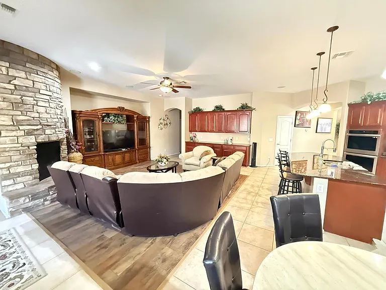 1928 W Spur Dr — Photo 11