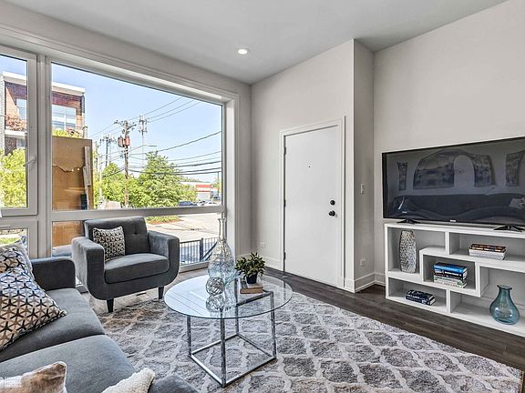 5th image of 1545 N Artesian Ave #1