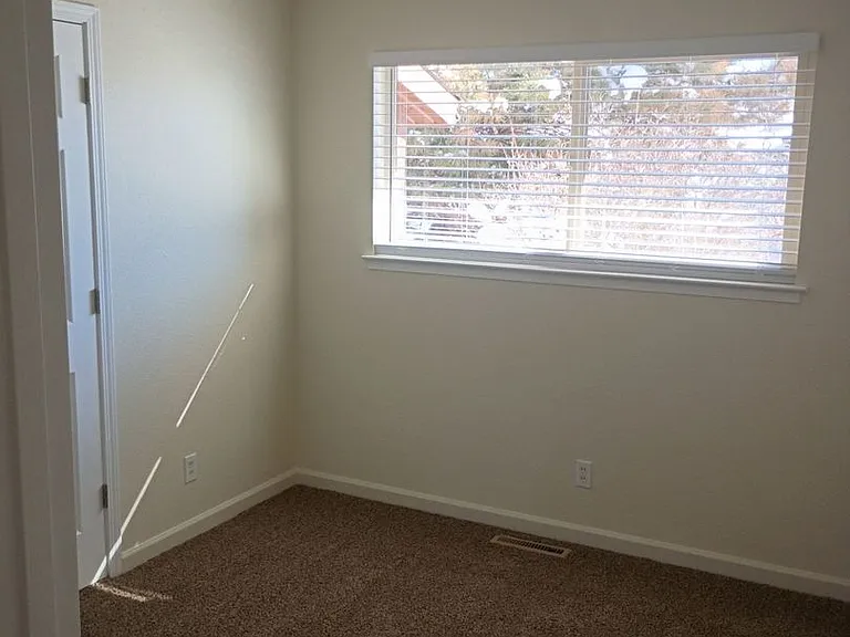 3225 Lucerne Way — Photo 5