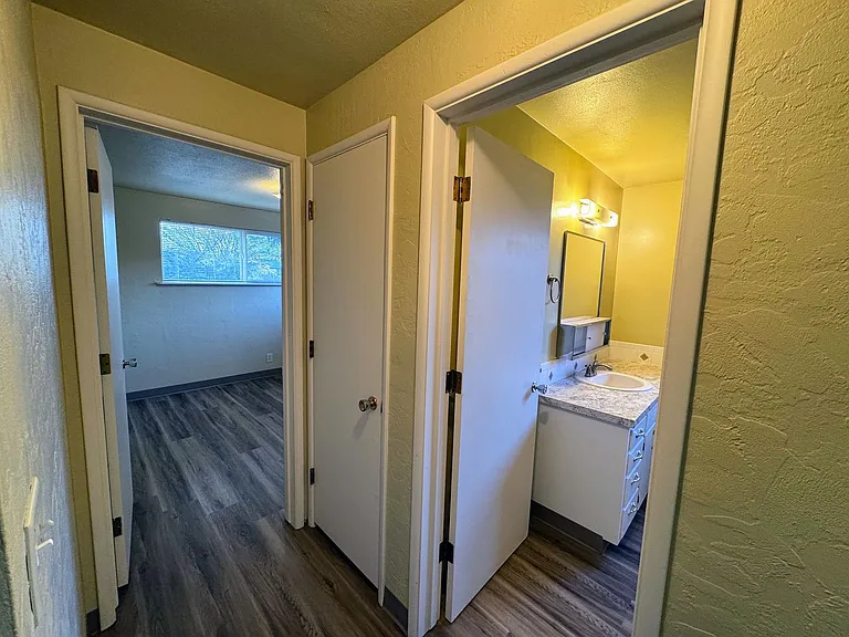 2557 Cheryl St — Photo 6
