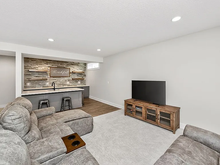 14301 Sheridan Ave — Photo 23