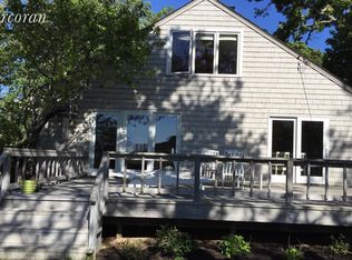9 Port Elizabeth Dr, Hampton Bays, NY 11946