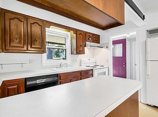 3rd image of 18 Hourihan St