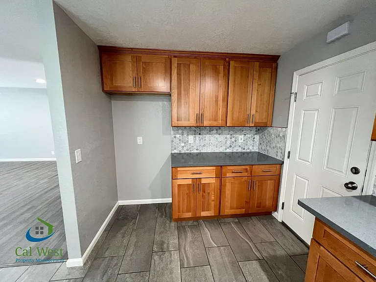 1567 Oriole Ave — Photo 15