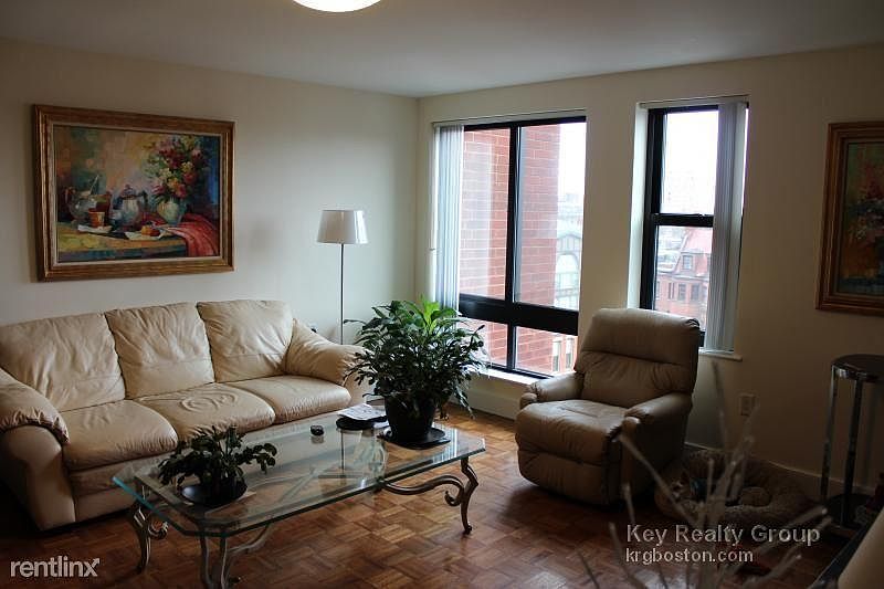 2nd image of 26 Exeter St #809