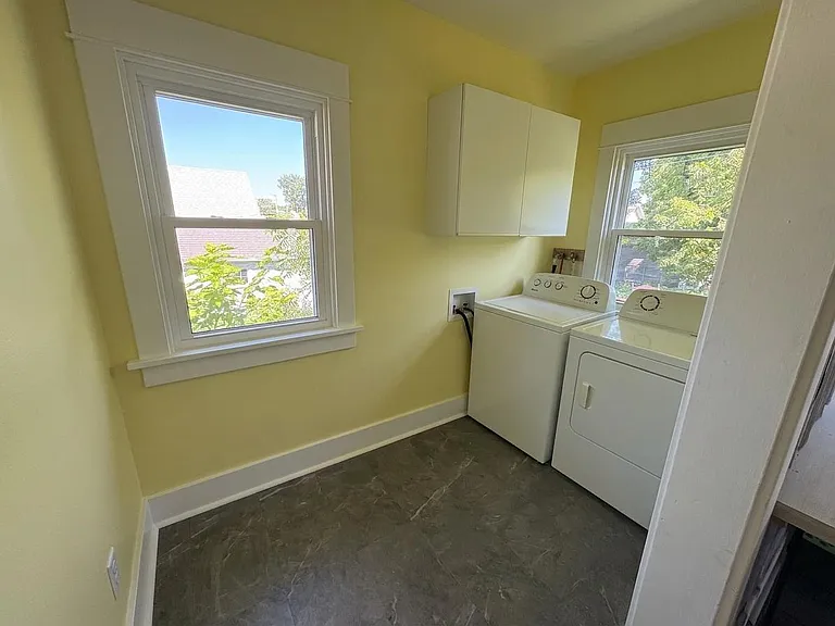 303 W Mills St — Photo 3