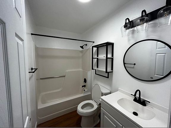 5th image of 4342 New St #50