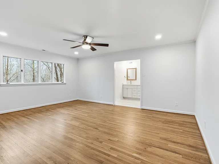 1504 Homestead Rd — Photo 15