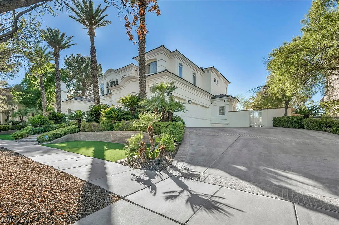 6 bed, 5.5 bath, 6819 sqft, $17,500 — Photo 4
