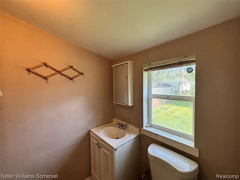 7275 Chalmers Ave — Photo 10