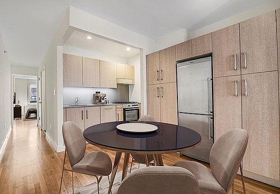 5th image of 101 W 15th St APT 428