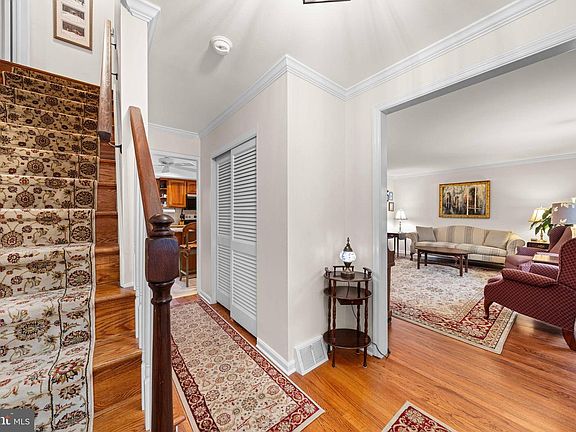 3rd image of 105 Chapel Hill Dr