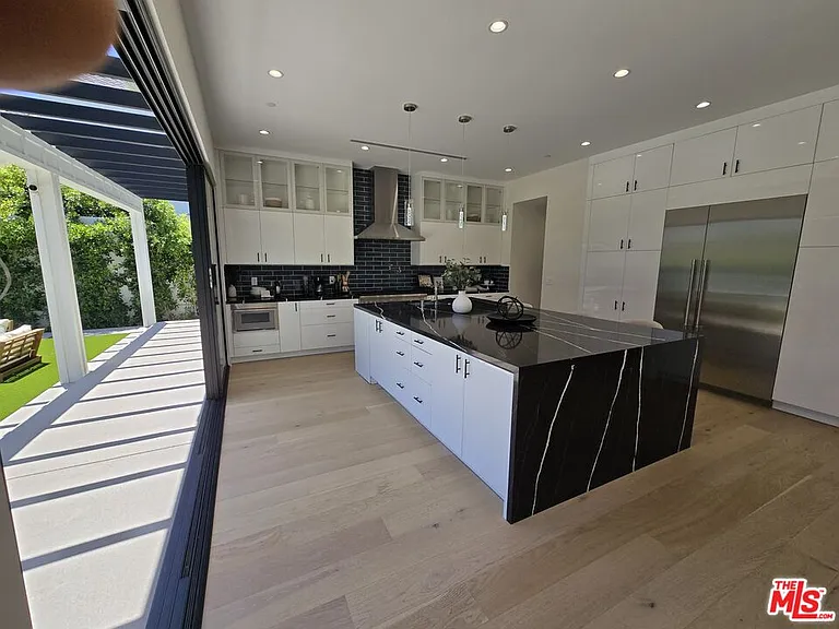 5012 Enfield Ave — Photo 16