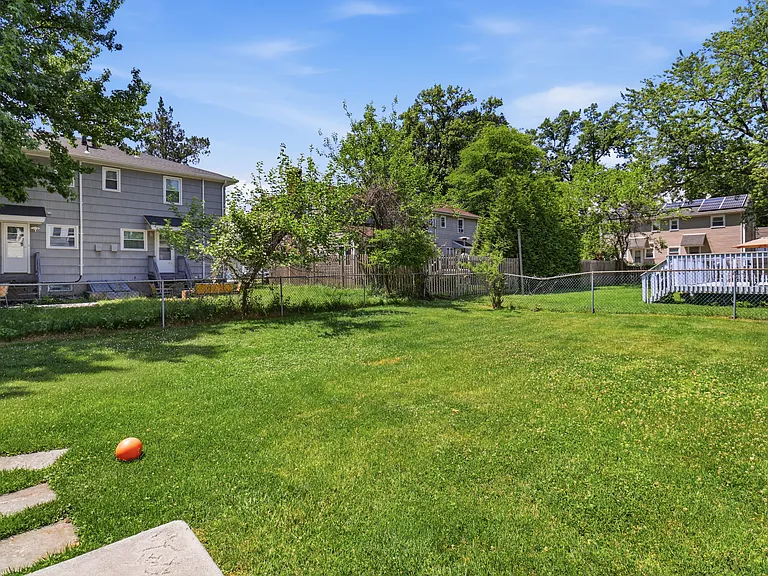 34 Davenport Ave #A — Photo 20