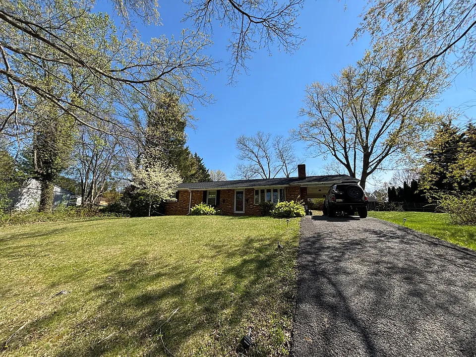 1105 Robin Rd