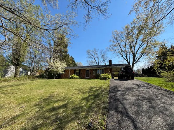 1105 Robin Rd, Blacksburg, VA 24060