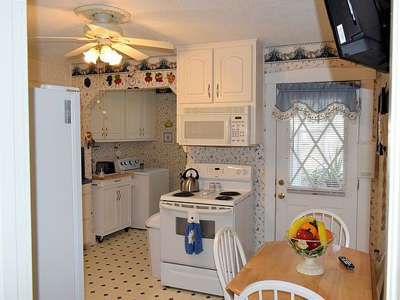 5th image of 2144 Spencer St