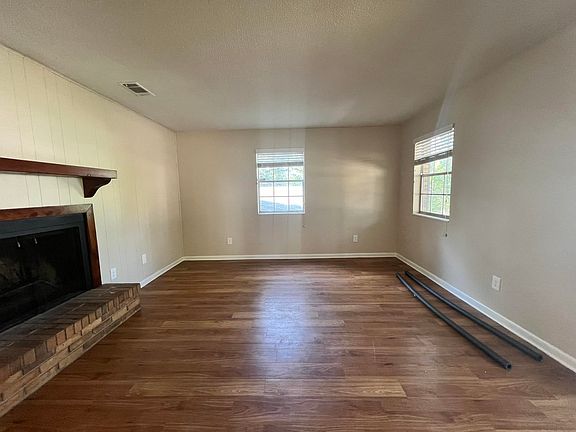 3rd image of 2413 Ramblewood Ct #B