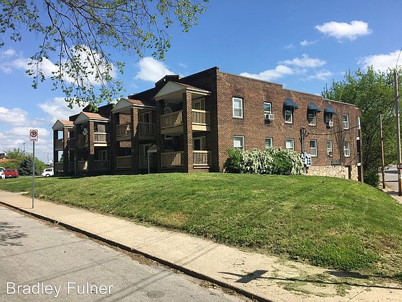 5th image of 911 W 40th Ter APT 6
