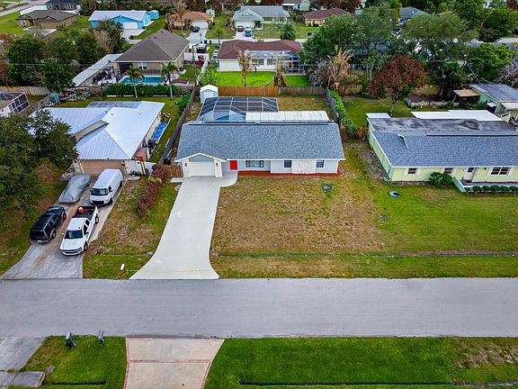 2nd image of 214 SE Duval Avenue